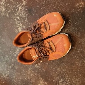 On Cloud Tennis Shoes size w 8.5